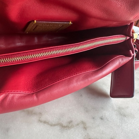 ❤️Coach Pillow Tabby Shoulder Bag 26 ~ Red Apple Leather 🍎 - Picture 9 of 13